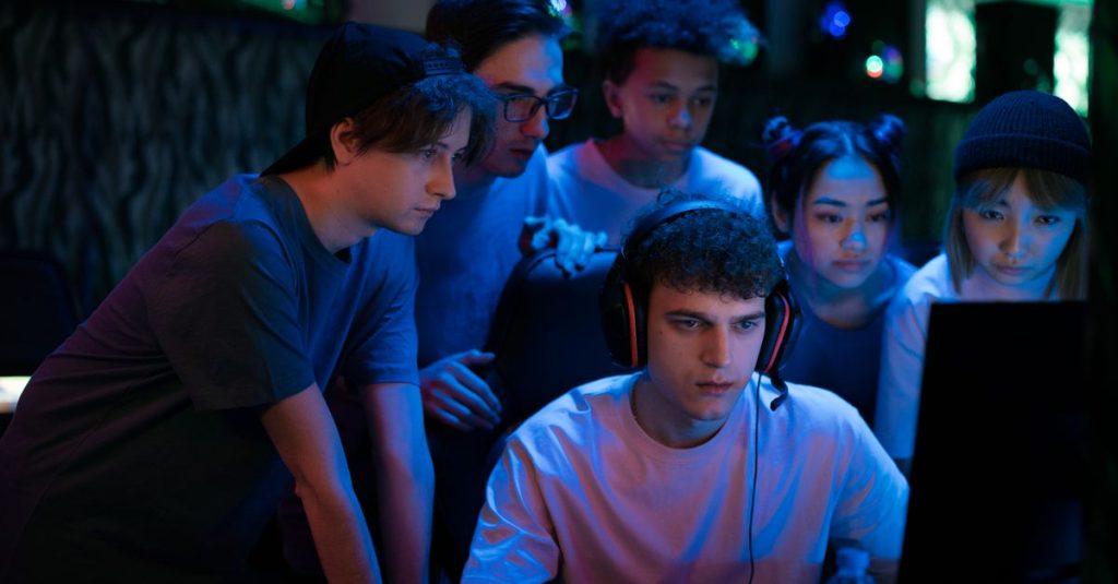 How Online Gaming Became a Global Form of Social Entertainment